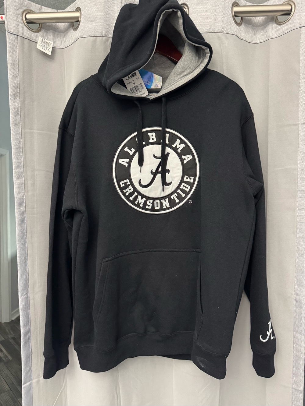 E5 Alabama Men’s Pullover Hoodie - size Medium NWT ($50)